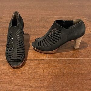 Paul Green Women’s Black Peep Toe With Opening Booties Size 5.5